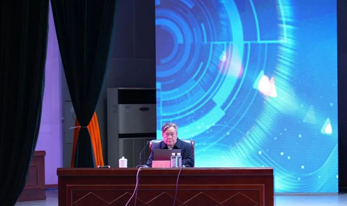 院士進(jìn)校園 中國工程院院士李國杰在我市作科技講座，引領(lǐng)學(xué)子探索圖靈信息新世界